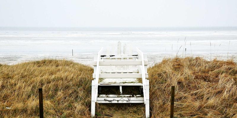 红木与智能家居的融合：东莞东升红木探讨传统家具的现代化功能升级