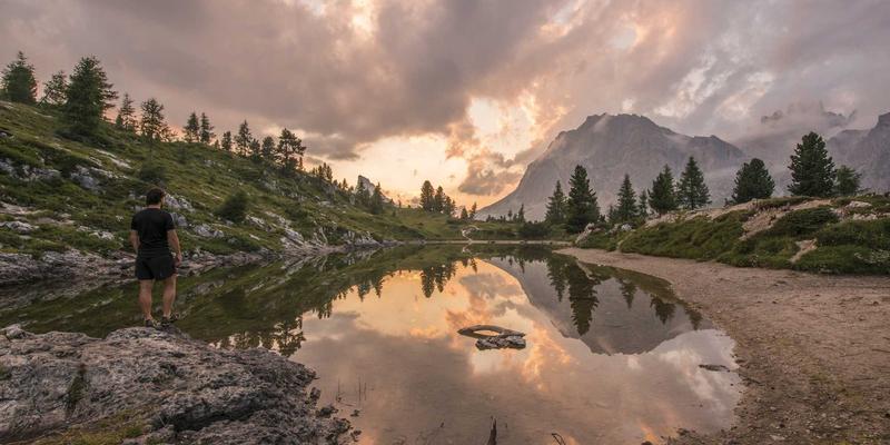 红木家具的‘南漆北蜡’：东莞东升红木解析不同地域保养工艺的奥秘